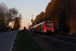 Im letzten Abendlicht des 27.03.17 war 423 592-5 als S2 nach Petershausen in Poing unterwegs.