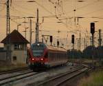 Inform eines Flirt fuhr der RE 19033 nach Binz in den Bergener Bahnhof am 20.7.11 ein.