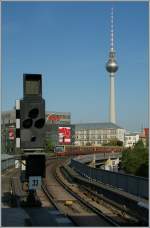 s-bahn-berlin/237928/eine-berliner-s-bahn-erreicht-in-kuerze Eine Berliner S-Bahn erreicht in Krze die Station 'Jannowitzbrcke.'
17.09.2012