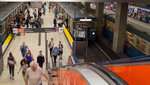 Nach eigenen Beobachtungen treffen sich am  Scheidplatz in München im 20-Minuten-Takt - wenn nicht verspätet - vier U-Bahn-Züge zur selben Minute.
Die U2 läßt die Fahrgäste der U3 nicht im Stich und wartet auf die direkte Anschlußmöglichkeit. Manchmal nervig für die durchfahrenden Fahrgäste und gleichzeitig zur Freude umsteigender Fahrgäste. :)
 