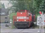 Eisenbahnbilder WEBA 07 (ex DB 211 274, ex �BB 2048 008, UIC Nummer 92 80 1211 274-6 D-WEBA Bezeichnung DH 1004) mit einem �berf�hrungszug der es in sich hat beim Halt vor dem B� B413 in Dierdorf

