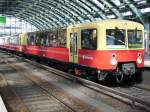 Eisenbahnbilder Berliner S-Bahn Panoramazug 488 001/501 am 12.April 2009 in Berlin Ostbahnhof.