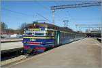 er2-bzw-er2-s-rvr-elektriraudtee/196756/der-er2s-2401-als-zug-537 Der ER2S 2401 als Zug 537 der Elektriraudtee wartet in Tallinn auf die Abfahrt nach Riisiere. 
1. Mai 2012