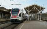 Flirt 523 021 als S 1 nach Yverdon beim Halt ...