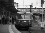 Sie machten Pause auf dem Weg von Stade zurck nach Kaltenkrichen mit dem Vt 3.08+3.09 der AKN im Harburger Bahnhof.