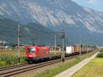 Mit einer weiteren Rola rollte 1016 046-3 durch Schwaaz in Richtung Brenner am 2.8.11.
