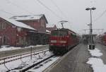 111 160-8 mit ihrem RE9 nach Aachen in Au(Sieg) am 14.03.2013 bei einem starken Schneeschauer...