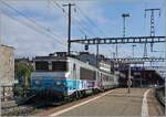 BB 22200/912886/die-sncf-bb-22397-verlaesst-genve Die SNCF BB 22397 verl�sst Gen�ve mit ihrem TER 96634 nach Grenoble. Die Eins�tze der einst weit verbreiteten 'nez cass�' gehen strak zur�ck, so habe ich in Gen�ve nur noch dieses Zugspaar der TER Grenoble-Gen�ve-Grenoble (96605/96634) gefunden, welches mit einer BB 22200 verkehrt. 20. August 2024 