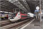 Lyria/836242/der-tgv-lyria-rame-4119-wartet Der TGV Lyria Rame 4119 wartet in der Bahnhofshalle von Lausanne auf die Abfaht (um 9:45) nach Paris Gare de Lyon. 

10. Jan 2024