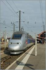 TGV Paris Est - Zrich beim Halt in Strasbourg.