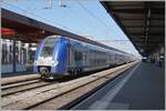 Z 24500/770867/nachdem-im-letzten-jahr-eher-die Nachdem im letzten Jahr eher die hellblauen SNCF Z 24500 (TER 2N NG) 'Computermouse' für Aufsehen sorgten, stellen dieses Jahr die wenigen verbleiben blau/silbernen SNCF Z 24500 (TER 2N NG) eher das Besondere dar: Der aus Grenoble in Genève angekommen TER ist gleich mit SNCF Z 24500 (TER 2N NG) der beiden Farbvarianten formiert. 

22. März 2022