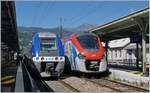z-27500-agc-zgc/704661/im-bahnhof-von-st-gervais-les-bains-le-fayet-wartet Im Bahnhof von St-Gervais-les Bains-le-Fayet wartet der SNCF Z 27685 als TER 884662 auf die baldige Abfahrt nach Annemasse und daneben steht der Z 31517 M  der als L3 23482 (Léman Express) eine Stunde später nach Coppet abfahren wird.

7. Juli 2020