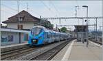Ebenfalls in blauer Farbgebung zeit sich dieser Léman Express beim Halt in Versoix mit dem SNCF Z 31545 (Coradia Polyvalent régional tricourant) am Schluss. 

28. Juni 2021