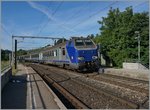 Personenwagen/503166/an-der-spite-der-ter-von An der Spite der TER von Lyon nach Genève ist dieser 'Coraille'-Steuerwagen gereiht. 
Russin, den 20. Junmi 2016