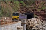 Der Great Western Railway 143 618 verlässt den zwischen Dalwish und Teignmouth gelegenen 476 Meter langen Prasons Tunnel.