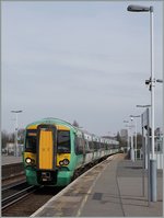Der Suthern 377 437 erreicht Clapham Junction, der Britsche Bahnhof mit der höchsten Zugsdichte.
21. April 2016
