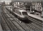 Einer meiner Klassiker nun in S/W: ein British Rail HST 125 Class 43 bei der Durchfahrt in York. 

Analogbild vom 20. Juni 1984