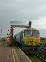 Dieselloks/110604/die-cc-228-in-der-neuen Die CC 228 in der neuen IC - Lackierung verlsst Limerick Junction IC von Cork nach Dublin, das Gleis links im Bild fhrt nach Limerick. 
4. Okt. 2006