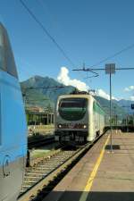 E 402/73508/die-fs-402-139-wird-die Die FS 402 139 wird die SBB Re 460 am EC nach Milano ablsen. 
Domodossola am 13. Juni 2008