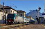 e-464-traxx-p160-dcp/335388/die-trenord-e-464-288-wartet Die Trenord E 464 288 wartet in Domodossola auf die Abfahrt Richtung Milano.
15. April 2014