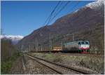 E 652/654946/die-fs-trenitalia-e-652-075 Die FS Trenitalia E 652 075 mit einem Güterzug Richtung Arona kurz nach Premosello, wo der Zug von der 'Novara'- au die 'Milano'-Strecken gewechselt hat. 

8. April 2019