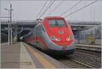ETR 500/817573/ein-fs-trenitalia-etr-500-nach Ein FS Trenitalia ETR 500 nach Torino beim Halt in Rho Fiera. 

24. Feb. 2023