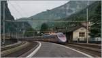Ein FS ETR 610 als EC 153 Luzern - Milano bei Durchfahrt in Faido.
21. Juli 2016