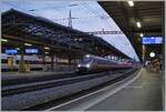 Am frühen Morgen erreicht ein FS Trenitalia ETR 610 nach Milano den Bahnhof von Lausanne.