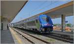 htr-412/917684/in-catania-centrale-steht-ein-htr In Catania Centrale steht ein HTR 421 und im Hintergrund ein Ale 501, die beide auf neune Ens�tze warten. 

10. M�rz 2026