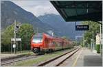 Der bimodulare FS Trenitalia BUM BTR 831 001 verlässt als RE von Torino Porta Nuova nach Aosta den Bahnhof von Verres. Der Zug kann mit Dieselmotoren oder elektrisch mit 3000 Volt Gleichstrom betreiben werden, verfügt für die Achsanordnung Bo' 2'2'2' Bo'. Von Torino bis Ivrea nutzte der Triebzug die Fahrleitung, ab Ivrea seine Dieseltraktion. 

17. Sept. 2023