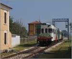 fer-ferrovie-emilia-romagna/414968/der-dieseltriebwagen-aln-668-014-verlaesst Der Dieseltriebwagen Aln 668 014 verlässt Brescello Richutung Parma.
22. Sept. 2014