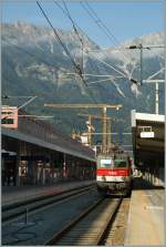 Vor der Kulisse der Nordkette die BB 1144 261 in Innsbruck Hbf. 
15.09.2011