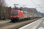 1116-067 der BB bei der Durchfahrt in Grokarolinenfeld in Richtung Mnchen am 4.2.2012.