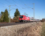 1216 011-7 mit dem EC 80 Verona - München Hbf wurde am Nachmittag des 05.03.17 in Eglharting fotografiert.
