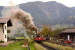 Die zweite Fahrt der Lok 3 am 28.10.17 von Jenbach zum Achensee wurde in Jenbach im Bild festgehalten.