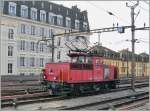 Ee 934/117869/was-auf-der-hinfahrt-gelang-wurde Was auf der Hinfahrt gelang, wurde auch auf der Rckfahrt praktiziert: Ein Bild der Ee 934 551-3 aus dem fahrenden Zug. 
Lausanne, den 26. Jan. 2011 