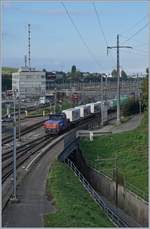 Die Eem 923 014-5 mit einem Nahgüterzug im Lausanne Triage. 

2. Sept. 2020