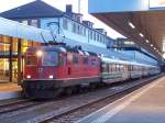 re-420-re-4-4-ii-/120410/im-bahnhof-herisau-re-44-11128 Im Bahnhof Herisau, Re 4/4 11128 mit einem Voralpen-Express am 12/02/11.