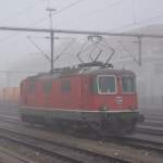 Re 4/4 II 11115 am 03.01.2014 im dichten Nebel abgestellt in Singen (Htw)