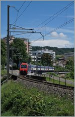 Kurz darauf folgt eine Re 450 mit ihrer S9 nach Uster.
Neuhausen, den 18. Juni 2016