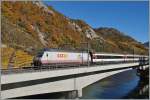 Die Coop  Tischtuch -Loks Re 460 mit einem IR nach Genève verlässt Leuk.
26. Okt. 2016