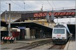 Der  Kambly  Zug in Neuchatel, es schiebt die BLS Re 465 004-0. In der Regel verkehrt dieser Zug vorwiegend im Emmental (wo die Bisquitts-Fabrik Kambly liegt).
14. Mai 2016
