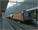 re-620-re-6-6/285278/die-sbb-re-66-11605-mit Die SBB Re 6/6 11605 mit einem langen 'Spaghetti' Zug (Italien) Domodossola - Vallorbe - (Frankreich) beim der Ankunft in Visp. 
7. Juni 2013