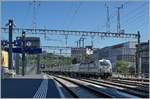 rem-476-2/625350/die-rail-care-rem-476-454 Die Rail Care Rem 476 454 (UIC 91 85 4476 454-9 CH-RLC) ist nach der Fahrt nach Vufflens la Ville mit ihrem Coop-Container-Zug wieder zurück in Genève, hier erreicht der Zug bei Lancy Pont-Rouge den Güterbahnhof Genève La Praille. 19. Juni 2018