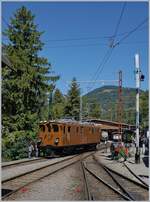 Die Blonay Chamby Bernina Bahn Ge 4/4 81 rangiet in Chaulin.