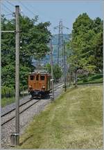 Die  Bernina Bahn Ge 4/4 81 der Blonay-Chamby Bahn ist als Lokzug bei Chaulin unterwegs.