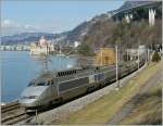 TGV Lyria am Lac Lman beim Chteau de Chillon.