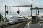 TGV Lyria auf der Fahrt nach Paris bei der Ausfahrt in Lausanne.