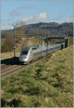 TGV Lyria von Paris nach Lausanne kurz vor seinem Ziel bei Cossonay  12.