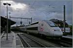Der TGV Lyria 4408 nach Paris verlässt Lausanne.